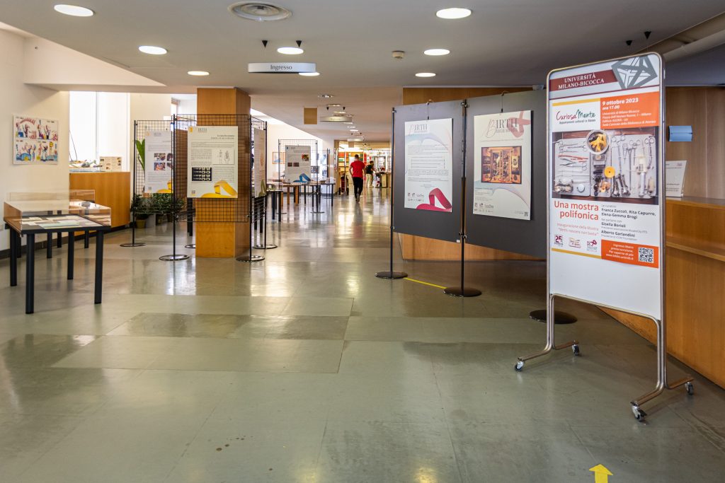 Visione d'insieme dell'allestimento della mostra